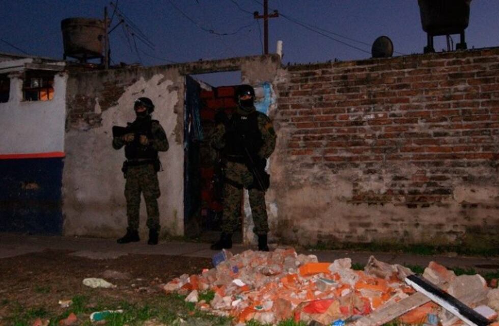 Dos detenidos luego de trece allanamientos en barrio Las Flores