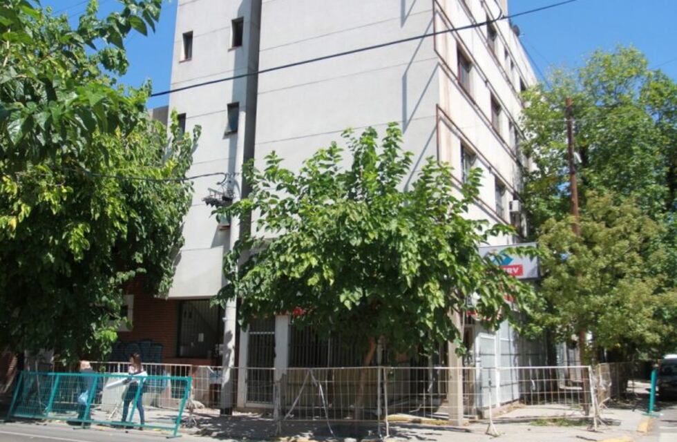 Sigue en riesgo de derrumbe el edificio de Salta y Entre Ríos