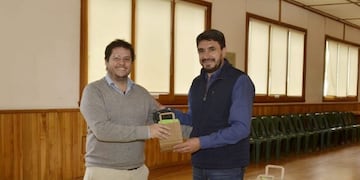 Carlos Saloniti repartió bolsas a sus funcionarios para que recolecten basura