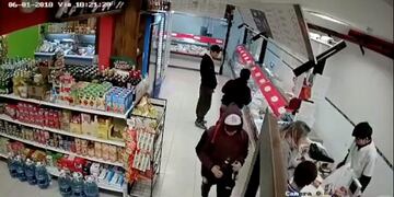 Como si nada\u002E Amagó pagar pero no lo hizo\u002E