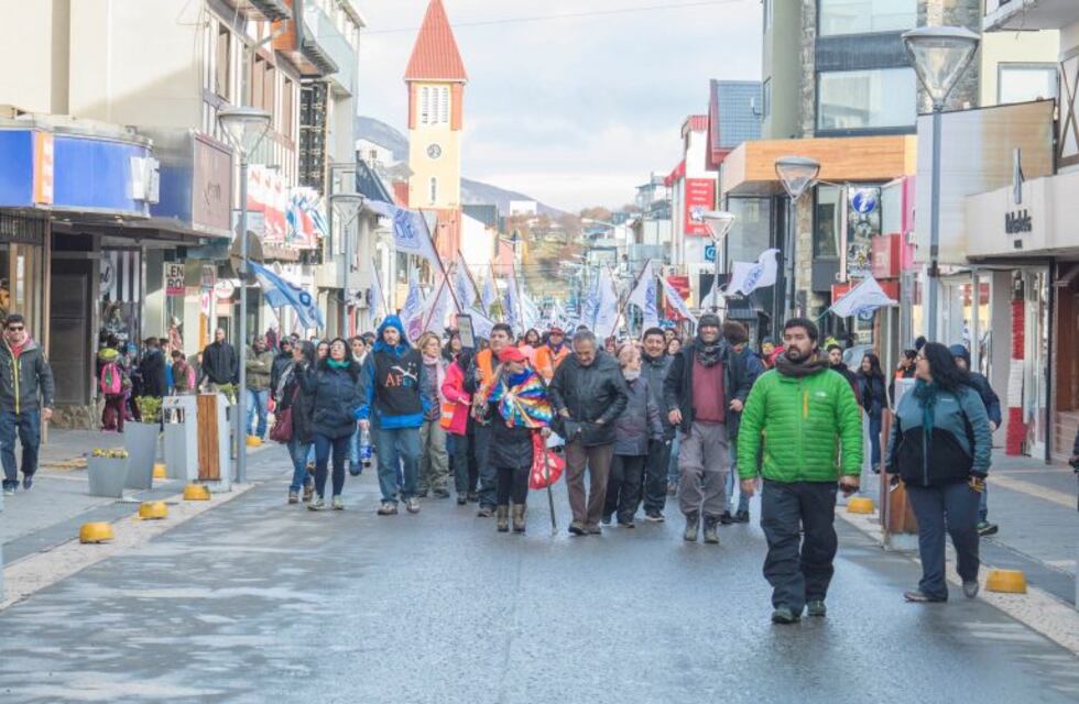#29M en Ushuaia: gran parte de los servicios adhirieron al paro general, comercio es uno de los pocos rubros que trabaja