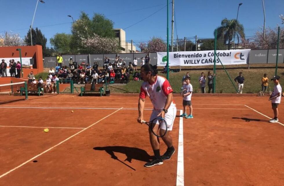 Guillermo Cañas en Córdoba: "Es más difícil educar a los padres que a los chicos. Es lo que más cansa"