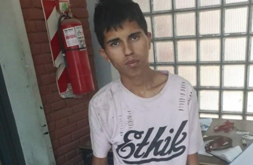 Estaba detenido en una comisaría y les robó a otros presos