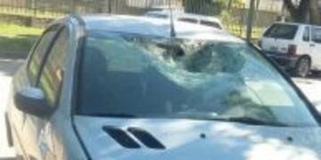 Auto desmantelado cerca de la comisaru00eda