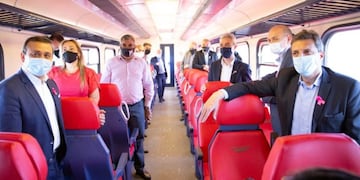 El cómodo coche del tren que unirá Posadas y Garupá, para partir luego a Encarnación y Apóstoles\u002E