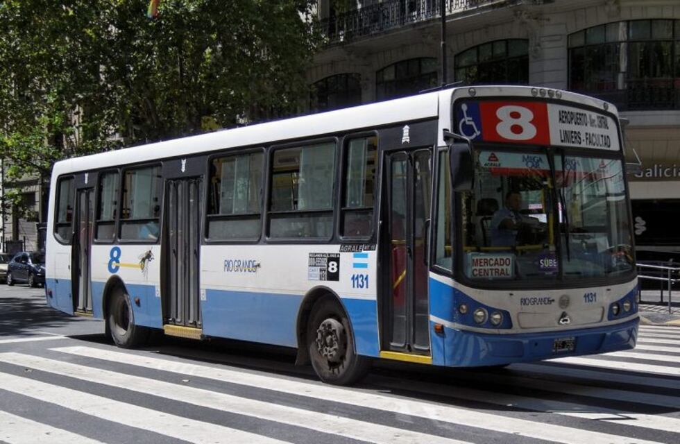 Lanzan un servicio de colectivo low cost de Plaza de Mayo a Ezeiza