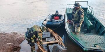 Contrabando de cigarrillos\u002E Una de las embarcaciones detenidas por Prefectura con material de contrabando\u002E (Prefectura)