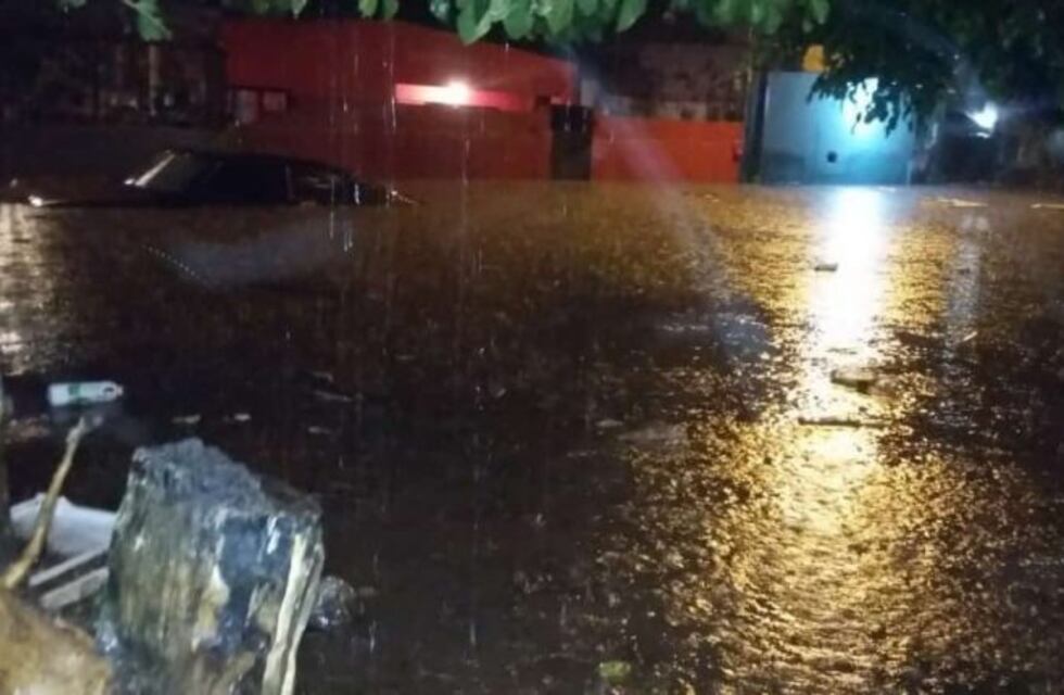 Llueve en Tucumán: otra vez calles inundadas, caída de árboles y cortes de luz