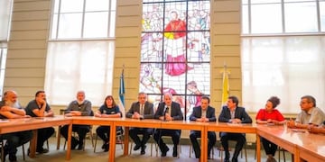 Fernández se reunión con los movimientos sociales y la Conferencia Episcopal Argentina\u002E (Prensa)