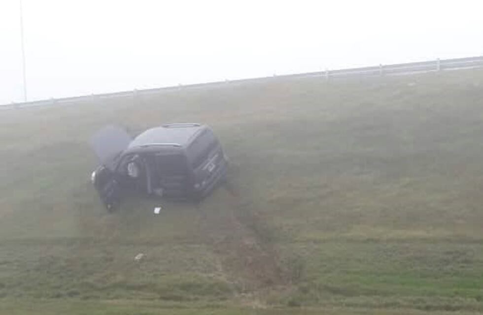 Perdió el control de su vehículo y colisionó contra un guardarraíl