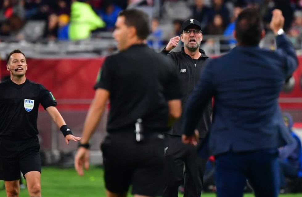 El fuerte cruce de Antonio Mohamed y Jürgen Klopp en pleno partido del Mundial de Clubes