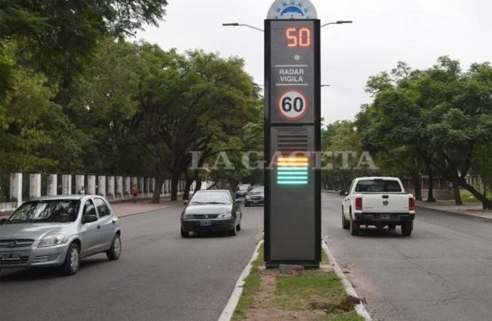Ya funciona el radar con fotomulta ubicado en Av. Aráoz al 900