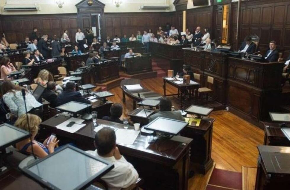EL PJ trabó el tratamiento del Presupuesto de Cornejo