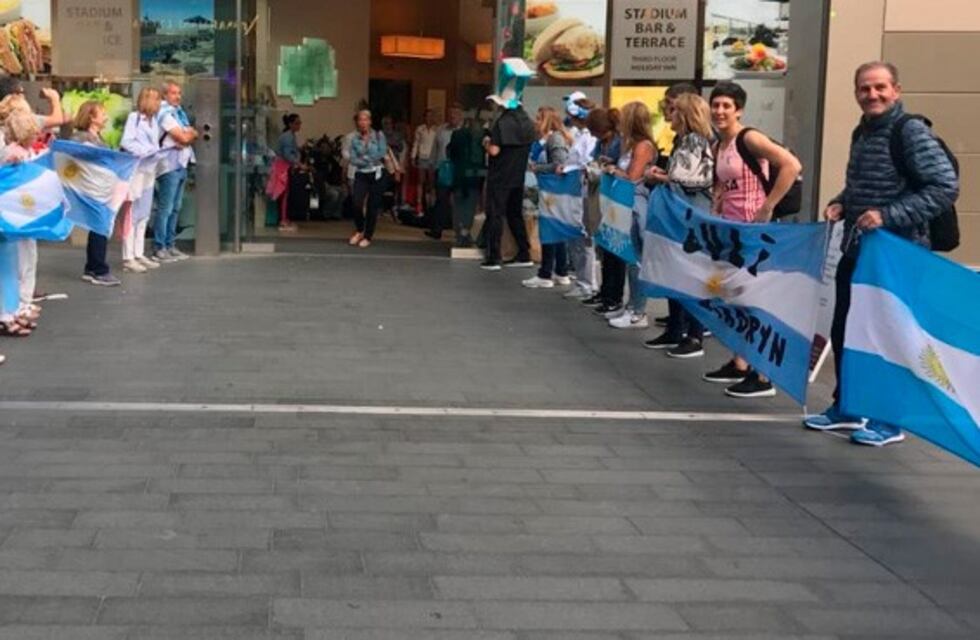 Banderazo en Londres para apoyar a Las Leonas en el Mundial