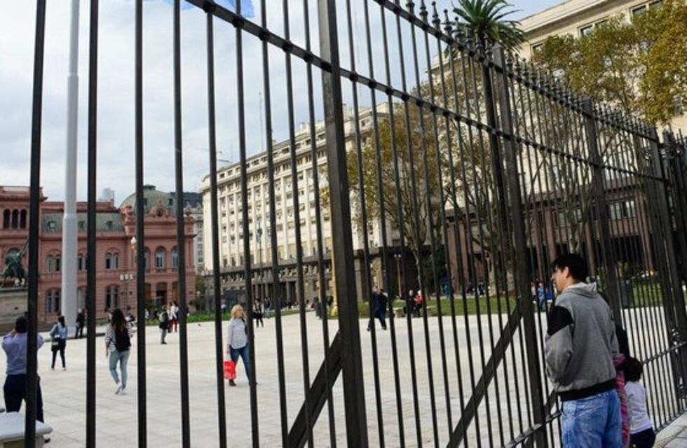 La Legislatura porteña convalidó la instalación de las rejas en Plaza de Mayo