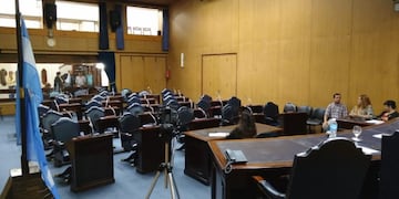La sesión cayó al no asistir ni un solo diputado del bloque mayoritario del PJ