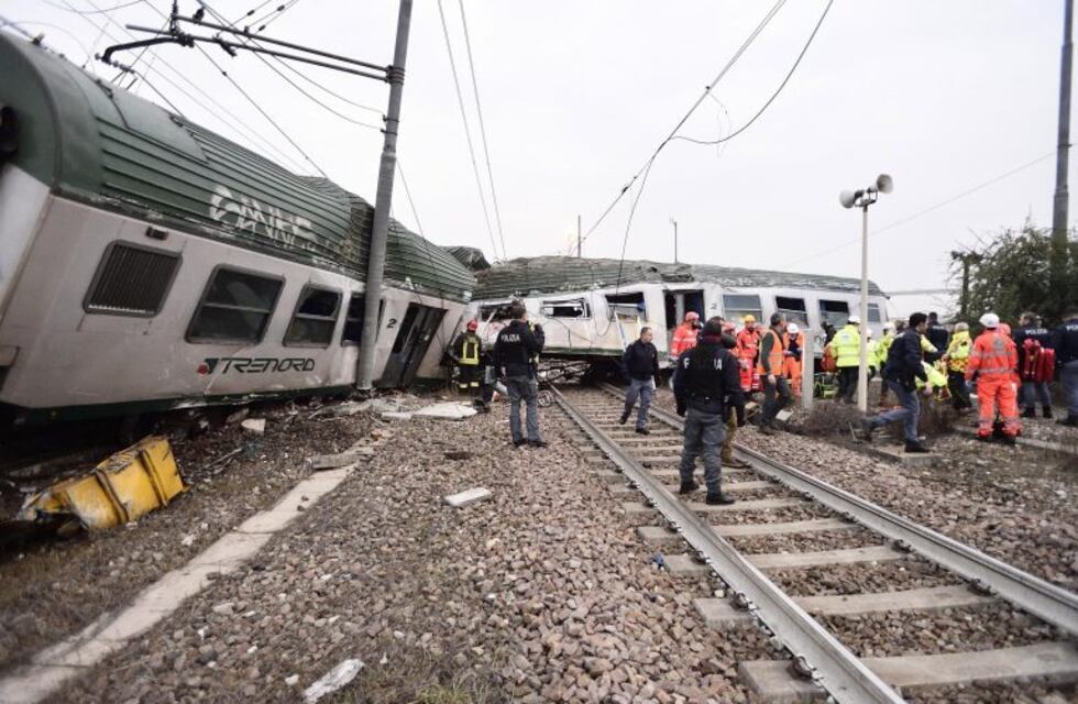 Al menos tres muertos y más de 100 heridos al descarrilar un tren en Milán