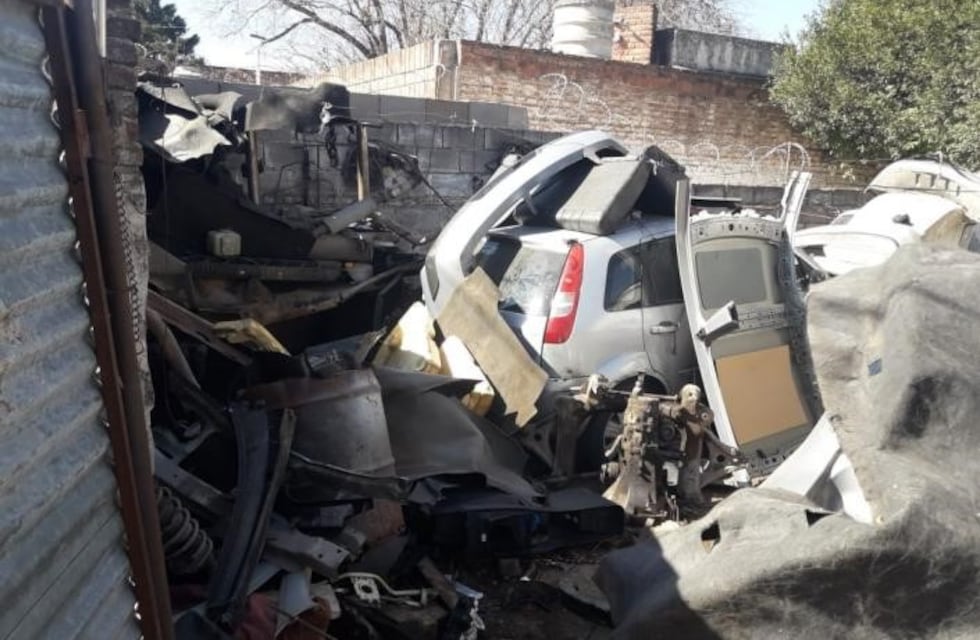 Desbarataron desarmadero de autos en Córdoba
