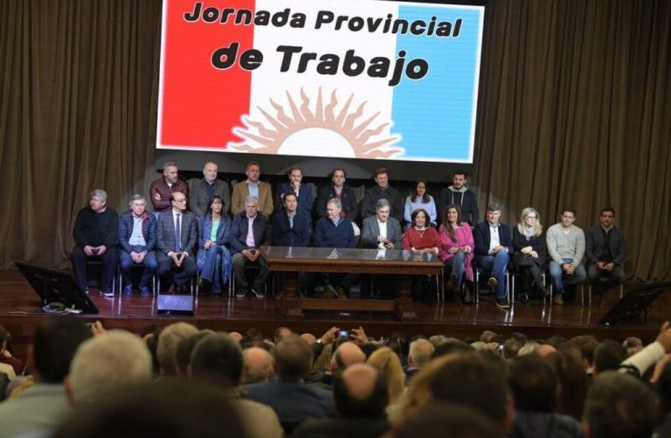 Schiaretti reunido con intendentes, legisladores y funcionarios de Hacemos Por Córdoba