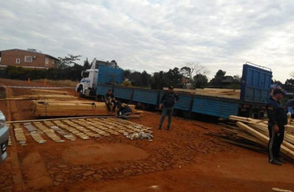 Montecarlo: encontraron casi mil kilos de marihuana ocultos en un camión