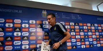 DYN30, BUENOS AIRESA, 10/04/2017, EUARDO BAUZA FUE ESPARADO ESTA NOCHE COMO DT DE LA SELECCIu00d3N NACIONAL DE FUTBOL.. FOTO:DYN/EZEQUIEL PONTORIERO/ARCHIVO.