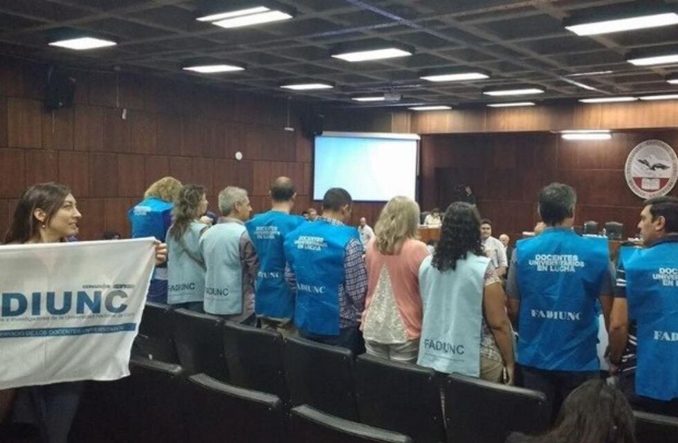 Los docentes universitarios inician otros cinco días de paro