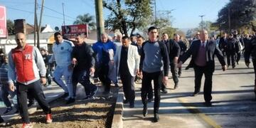 La agresión al auto de Juan Schiaretti cuando se retiraba del acto de inauguración de obras en Villa Allende\u002E