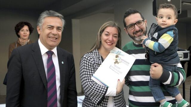 Cornejo hoy entregu00f3 un barrio.