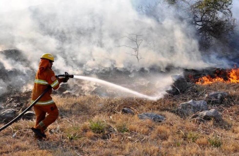 Jornada de arduo trabajo para los bomberos de Carlos Paz