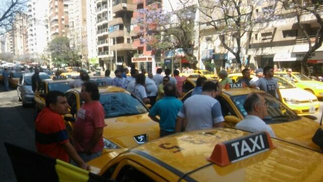 Taxistas protestaron contra Uber en Córdoba y anticipan un escenario de conflicto.