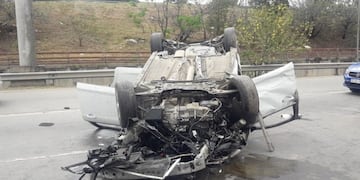 Impresionante vuelco en la avenida CIrcunvalación\u002E (Foto Cadena 3)