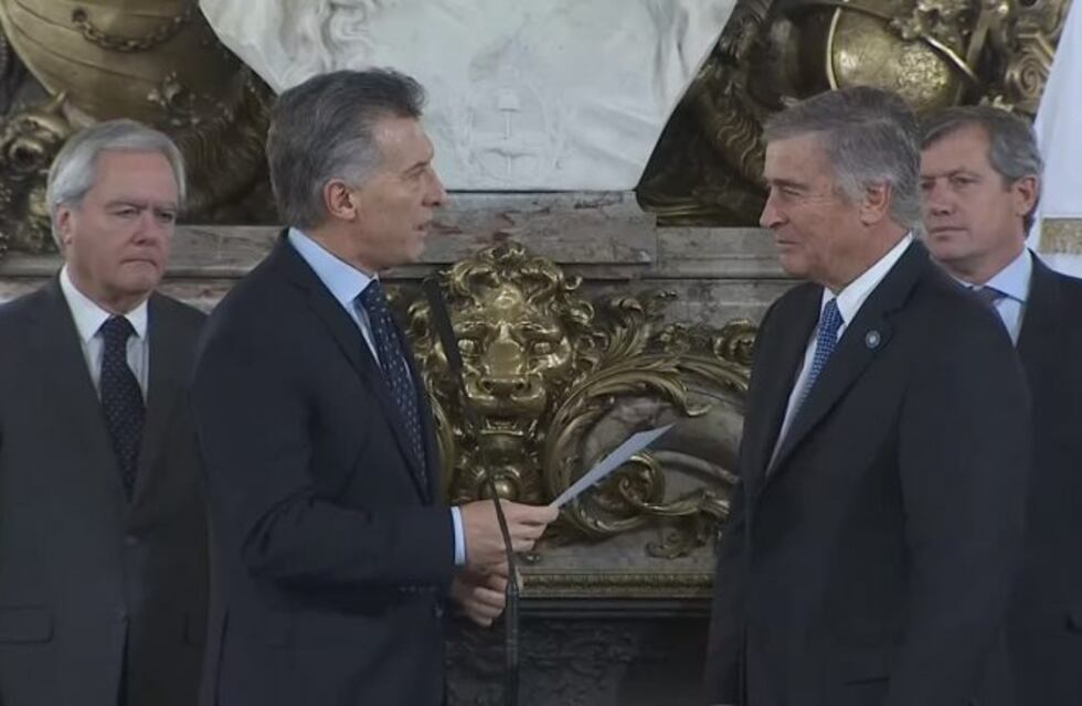 Macri les tomó juramento a los nuevos ministros de Educación y Defensa
