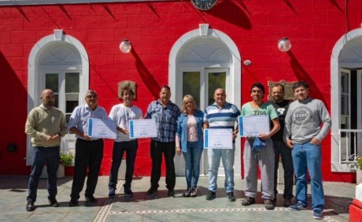 La intendenta Artero entregó 400 mil pesos a instituciones deportivas de Rawson