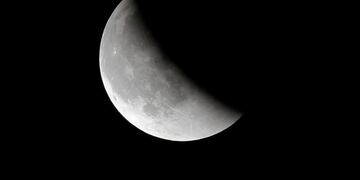 The super blue moon is seen during a total lunar eclipse in Beijing, China, January 31, 2018\u002E REUTERS/Damir Sagolj fenomeno astronomico eclipse total de Superluna azul astronomia super luna