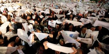People raise white handkerchiefs, the signature symbol of the Mothers of Plaza de Mayo human rights group, during a protest against a Supreme Court ruling that benefited a man serving time for crimes against humanity in Buenos Aires, Argentina, Wednesday, May 10, 2017\u002E In response to the popular outcry, earlier in the day Wednesday, Argentina's Congress approved a bill banning the reduction of jail sentences for people serving time for crimes against humanity\u002E (AP Photo/Victor R\u002E Caivano) buenos aires marcha manifestacion contra el 2 x 1 crimenes lesa humanidad crimenes lesa humanidad ley 2x1 marcha protesta