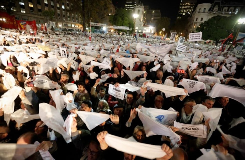 Se promulgó la ley que frena la aplicación del 2x1 en casos de lesa humanidad