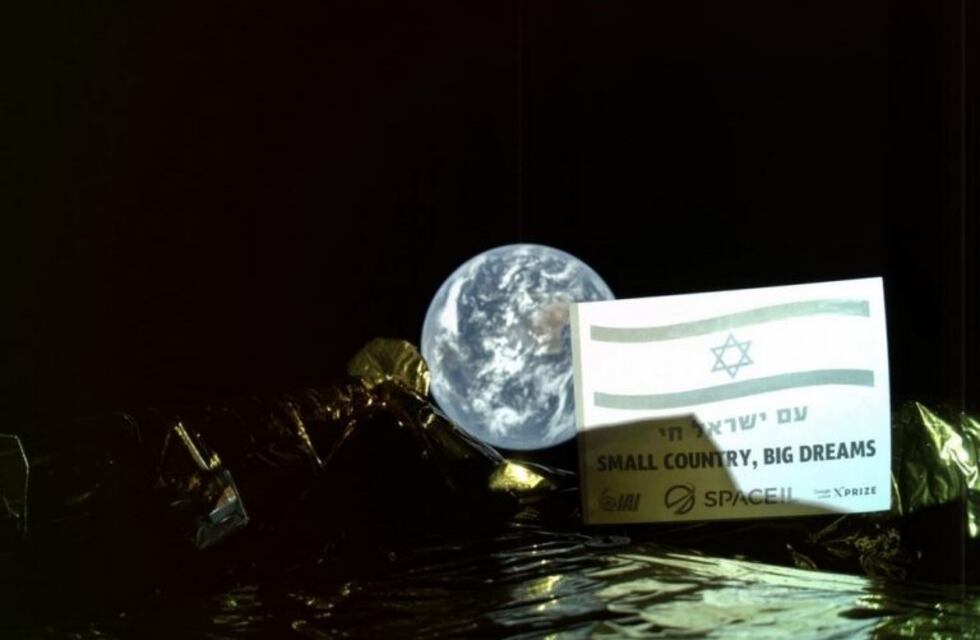 Una sonda israelí envió una selfie desde la Luna con la Tierra de fondo