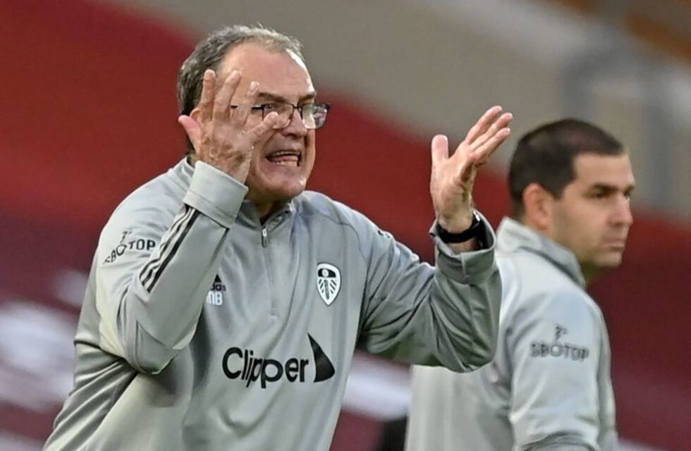 El enojo de Bielsa con su traductor tras la derrota ante Liverpool