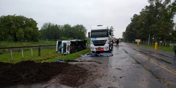 El vehículo quedó detenido sobre la banquina de la mano que va hacia Rosario\u002E (@minsegsf)