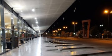 La terminal de Rosario hace más de 40 días no recibe servicios regulares de colectivos\u002E (@maxiraimondi)