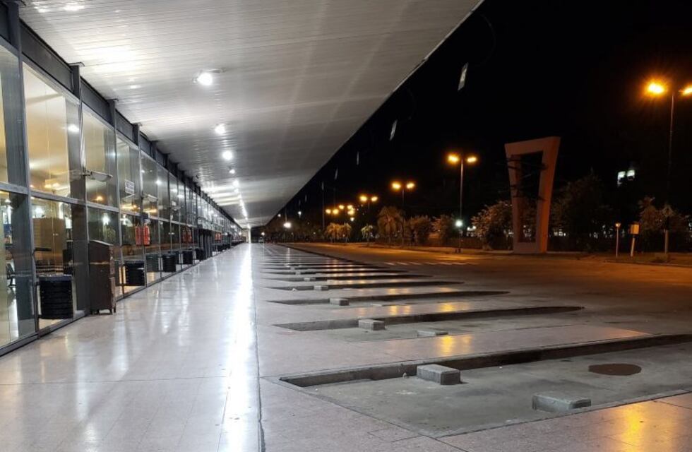 Los 60 maleteros de la terminal en estado crítico por la ausencia de colectivos