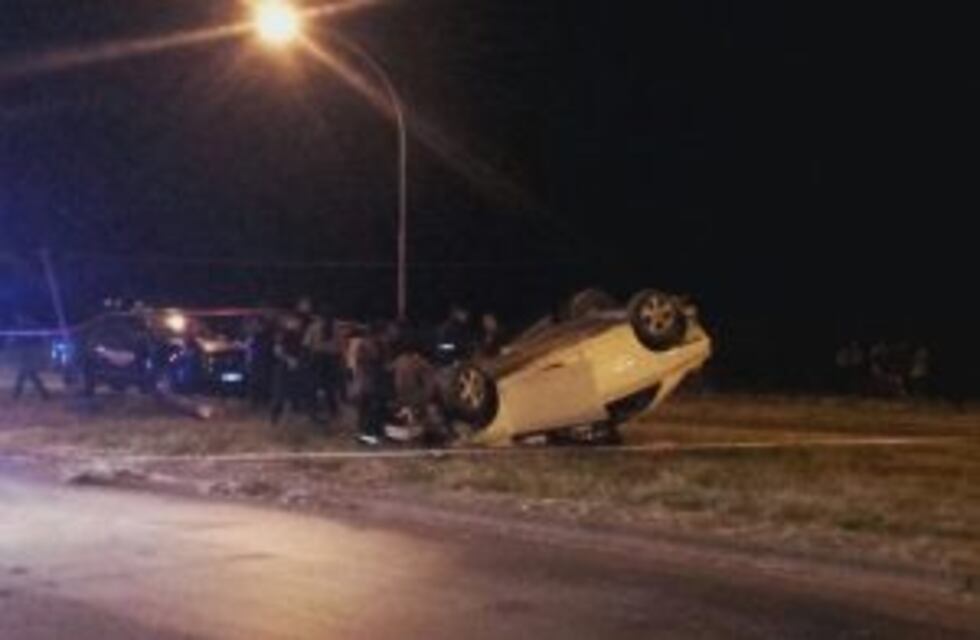 Robó un auto, hirió a una familia y protagonizó un espectacular vuelco durante una persecución