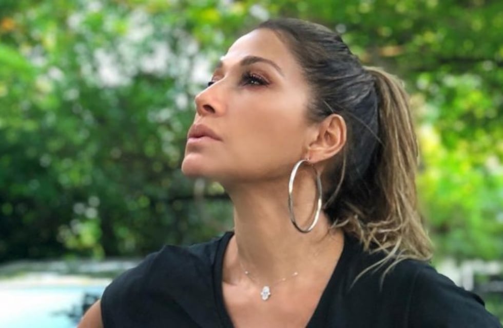 Catherine Fulop posó frente al espejo, lució su cuerpazo e infartó a sus seguidores