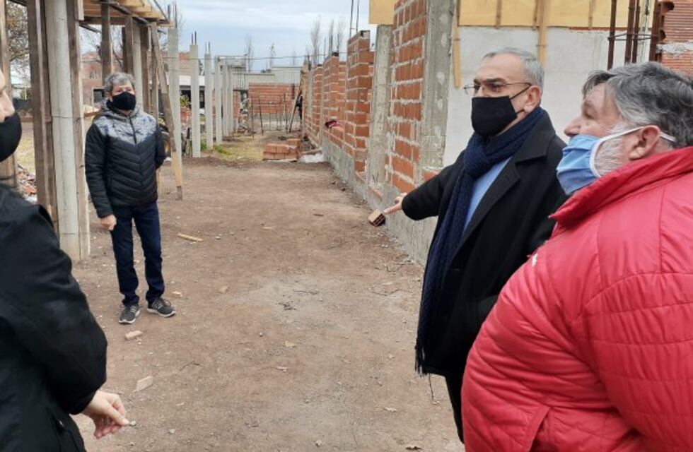 Alcides Calvo recorrió la obra del jardín de Presidente Roca