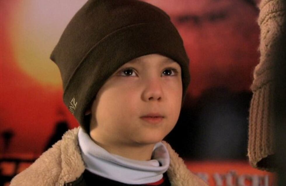 Así luce Efe Çinar, el actor de "Las mil y una noches" que interpretó al hijo de Sherezade