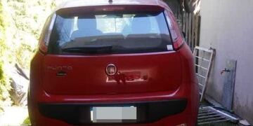 Una mujer puso marcha atrás con su auto, atropelló a su empleada doméstica y la mató\u002E