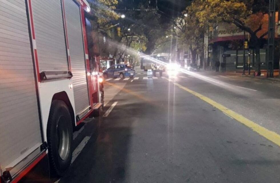 Bomberos sofocaron un incendio en el archivo del Correo Central de Córdoba