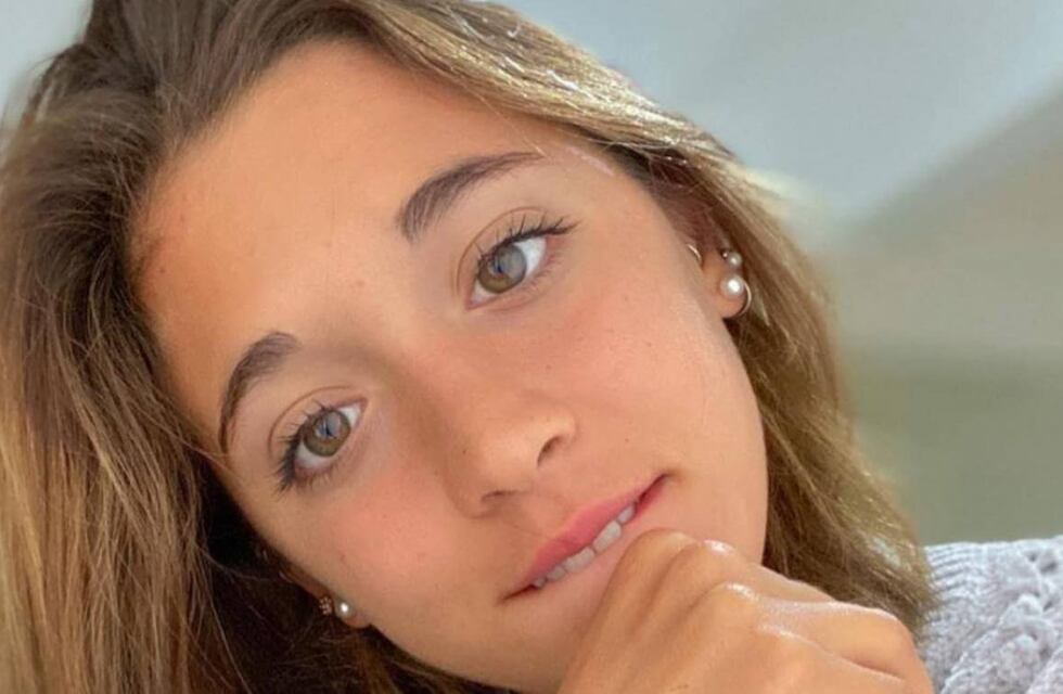 Delfina Pignatiello aprovechó el verano para nadar en el Nahuel Huapi