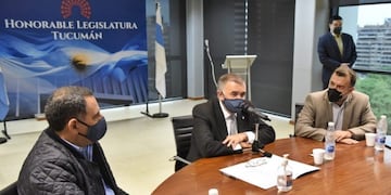 Jaldo analizó los protocolos sanitarios para reactivar la obra pública y privada\u002E (Legislatura de Tucumán)