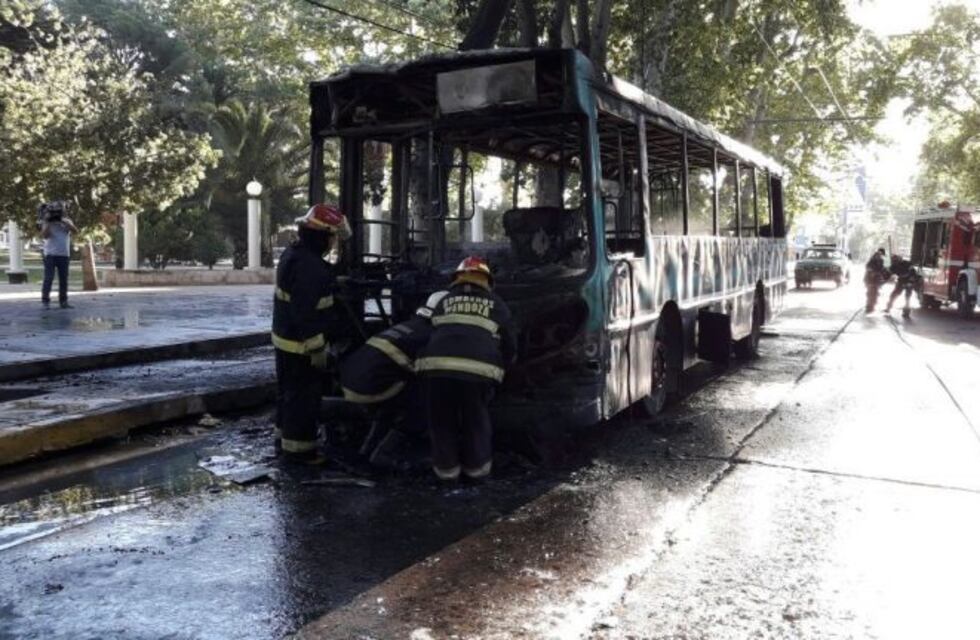 Se incendió colectivo del Grupo 5 en Guaymallén